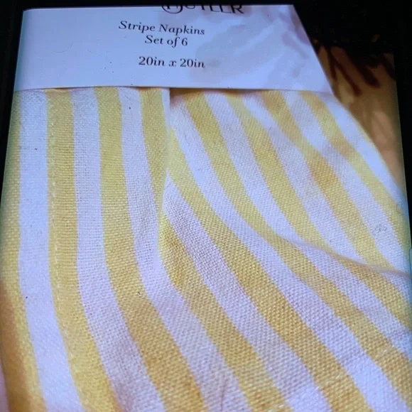 NEW Belle & Butler- 1 New Set of “6” Napkins Lemon & White Stripes.20” x 20” - Picture 7 of 10